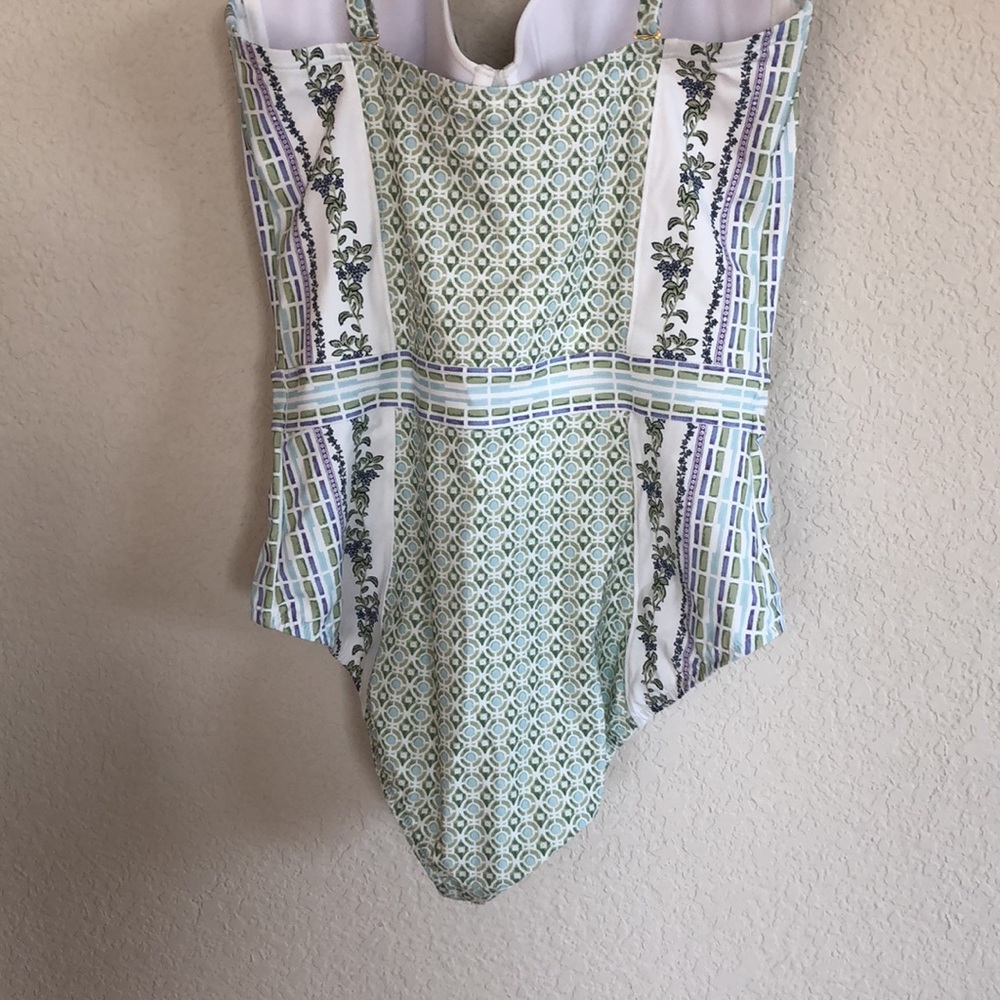 TORY BURCH
Lipsi printed underwired swimsuit - Picture 11 of 13
